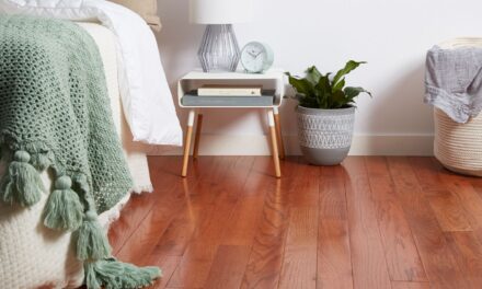 Ultimate benefits of laying the hardwood flooring for your living space