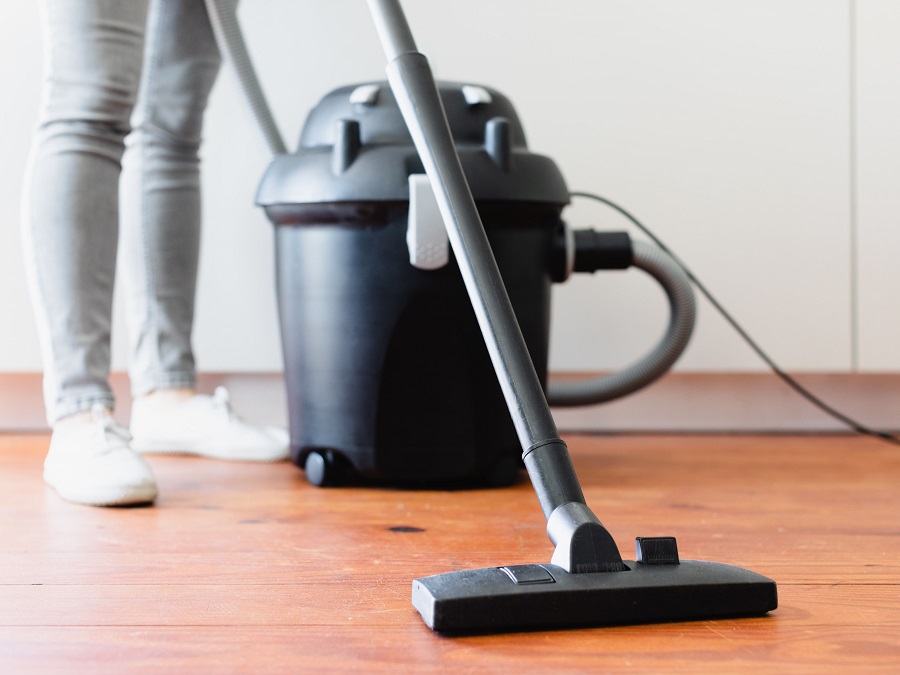 8 Safety Tips to Use a Vacuum Cleaner
